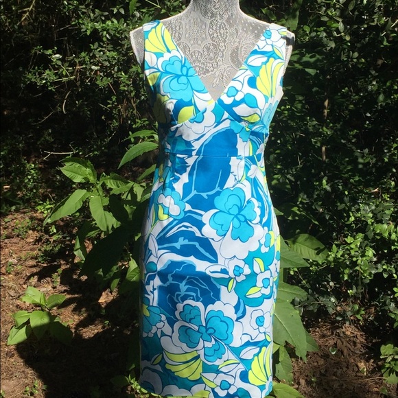 Jessica Howard Dresses & Skirts - Floral V neck dress